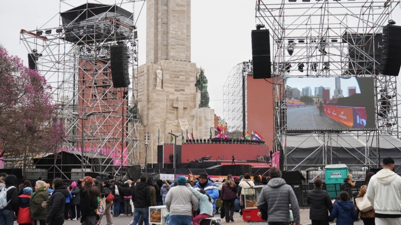 El escenario listo para el show de apertura de los Juegos Suramericanos Santa Fe 2026.
