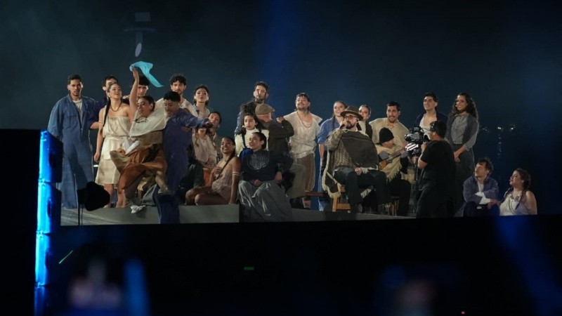 Parte de los artistas que estuvieron sobre el escenario.