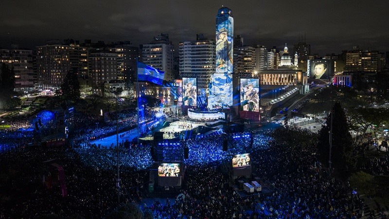 El Monumento colmado y bien argentino.