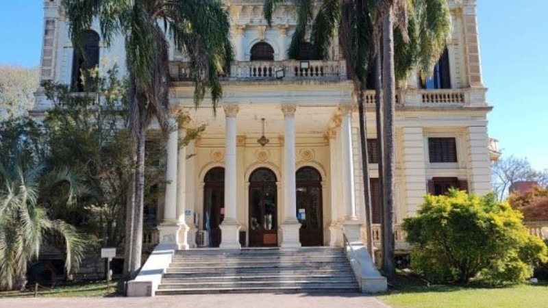 La mansión Villa Hortensia fue construida en 1890. Fue adquirida por la Municipalidad de Rosario en 1996 y, al año siguiente, se convirtió en el primer Centro Municipal de Distrito.