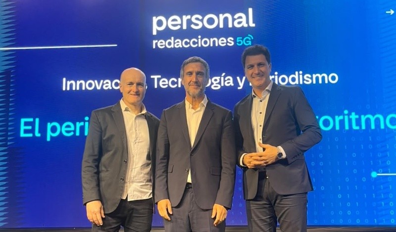 Belzunce, junto a los periodistas de Rosario3 que formaron parte del panel.