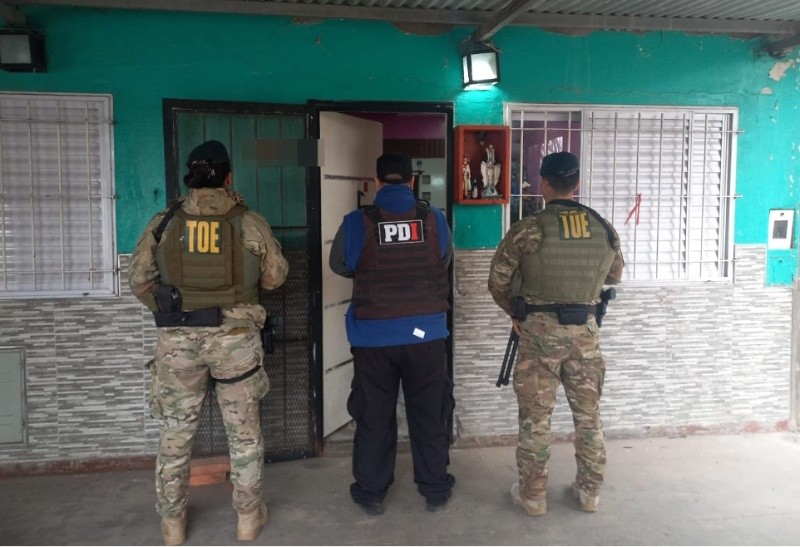 &nbsp;Los operativos estuvieron a cargo de la Policía de Investigaciones, la Brigada UVAL y grupos de irrupción de la Policía de Santa Fe (PDI)