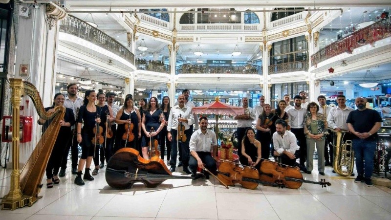 Mielina Flashmob presenta un concierto clásico.