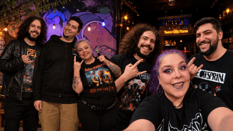 Aye Tossi, Roque Russo y Sergio Ramadán llevan al escenario un show que cruza stand up, música y humor metalero, con personajes que ya suman millones de reproducciones en redes sociales