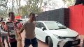 Lionel Scaloni ingresando en el Coloso Marcelo Bielsa para ver el partido de la selección sub-19.