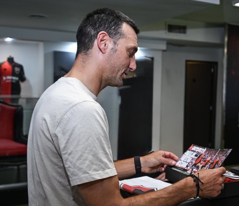 &nbsp;Scaloni y un toque de nostalgia (NOB). 