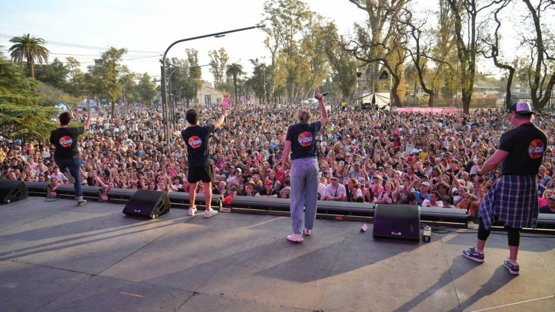 El festejo de primavera de FM Vida copó el Fan Fest de los Suramericanos 2026.