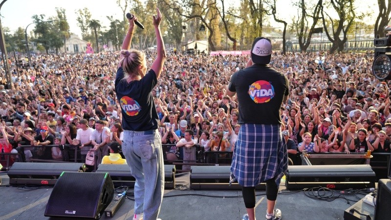 El festejo de primavera de FM Vida copó el Fan Fest de los Suramericanos 2026.