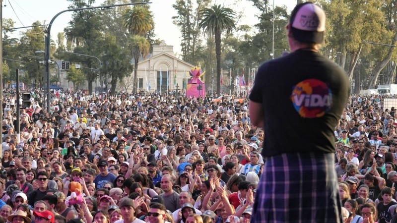 El festejo de primavera de FM Vida copó el Fan Fest de los Suramericanos 2026.