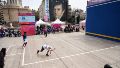El argentino Astorga protagonizó uno de los seis partidos del día en el Monumento, entre varones y mujeres. (Alan Monzón/Rosario3)