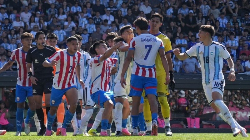 Partido muy caliente en el Coloso este viernes por la tarde (Alan Monzón/Rosario3)