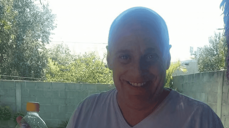Gustavo tenía 55 años y se descompensó al bajar de un remís.