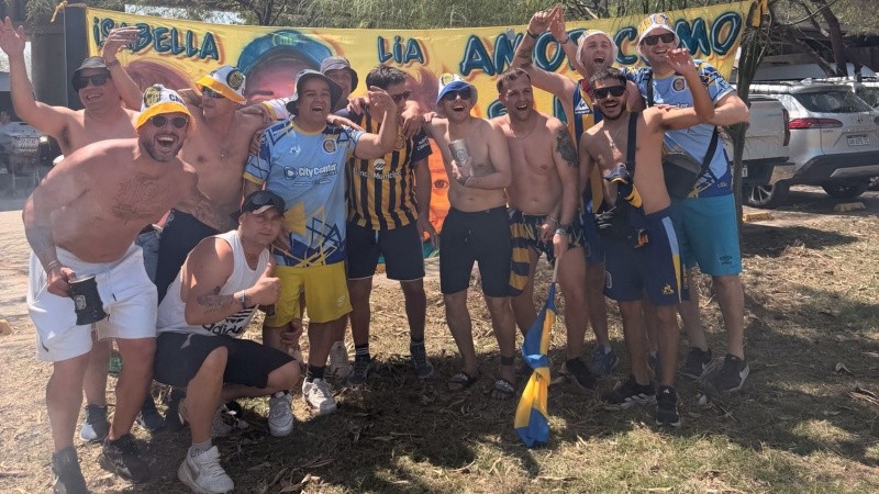 Hinchas canallas vivían la previa del partido ante Estudiantes y ya copaban las tribunas del Madre de Ciudades.