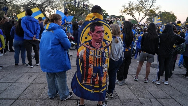Los hinchas de Central festejan en el Monumento (Alan Monzón/Rosario3).