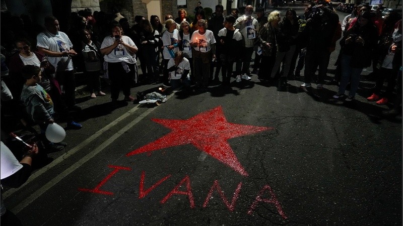 El recuerdo de Ivana en el lugar del hecho. (archivo Ana Isla/Rosario3)