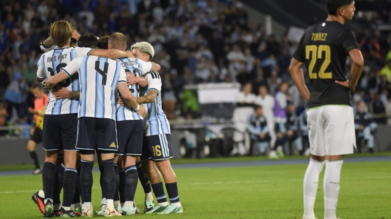 La selección renovada le metió cuatro a Bolivia en Córdoba (@Argentina)