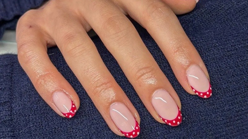 Una opción delicada, femenina y fácil de adaptar para quienes quieren salir del tradicional blanco sobre nude.