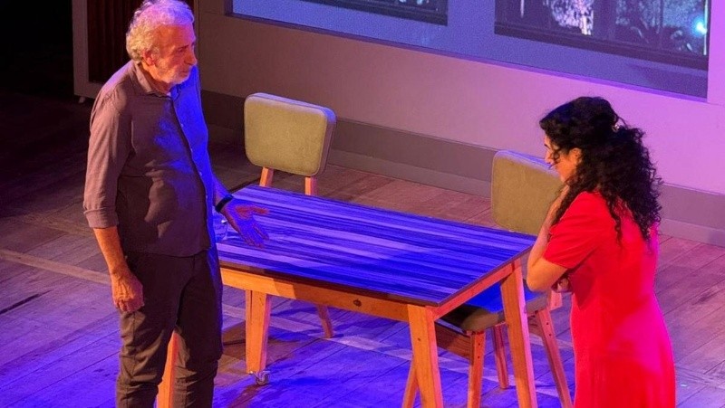 Empieza con D, siete letras, la comedia de Juan José Campanella y Cecilia Monti, llega al Teatro Astengo con Victoria Almeida, Eduardo Blanco y Gastón Cocchiarale.&nbsp;