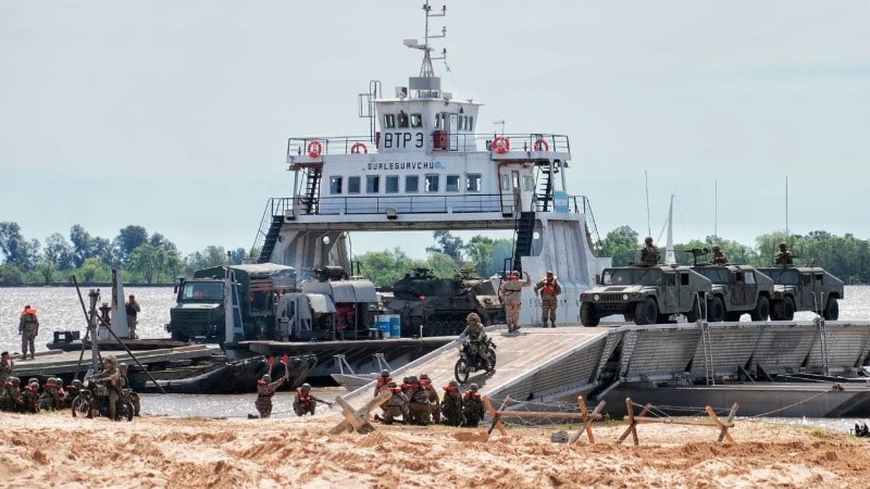 Importante despliegue del ejército en la costanera de Rosario.