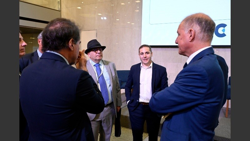 Claudio Zuchoviki, Salvador Di Stéfano, Lisandro Nasini y Andrés Ponte, cruzando ideas en la Bolsa de Rosario