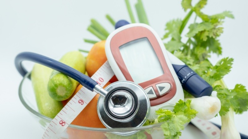 Medirse la glucosa, organizar las comidas, tomar la medicación, hacer actividad física y tomar decisiones constantes son parte de la rutina de millones de personas que atraviesan la enfermedad.