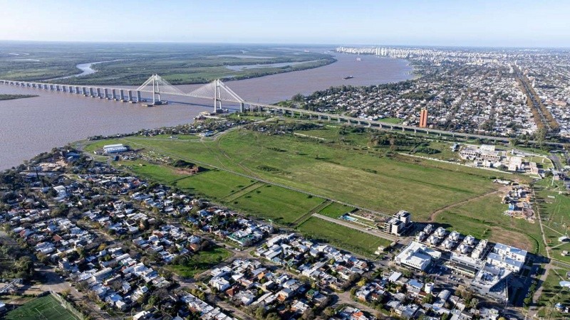El área a urbanizar está ubicada junto al puente, en jurisdicción de Granadero Baigorria.