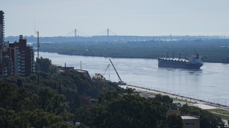 El río Paraná, a la altura del puerto de Rosario, se ubica en valores medios-altos en torno a los 3,38 metros este viernes (Foto: Alan Monzón / Rosario3).
