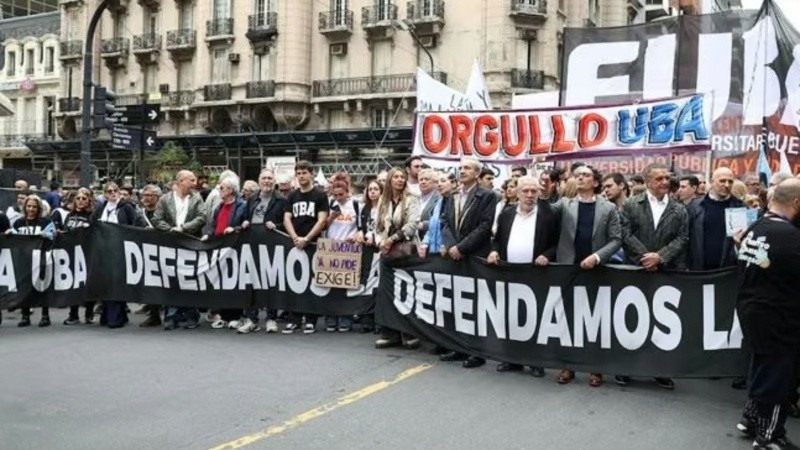 El conflicto gira en torno al cumplimiento de los artículos 5 y 6 de la Ley 27.795 de Financiamiento Universitario, que motivó la 5ª Marcha Federal de este miércoles.