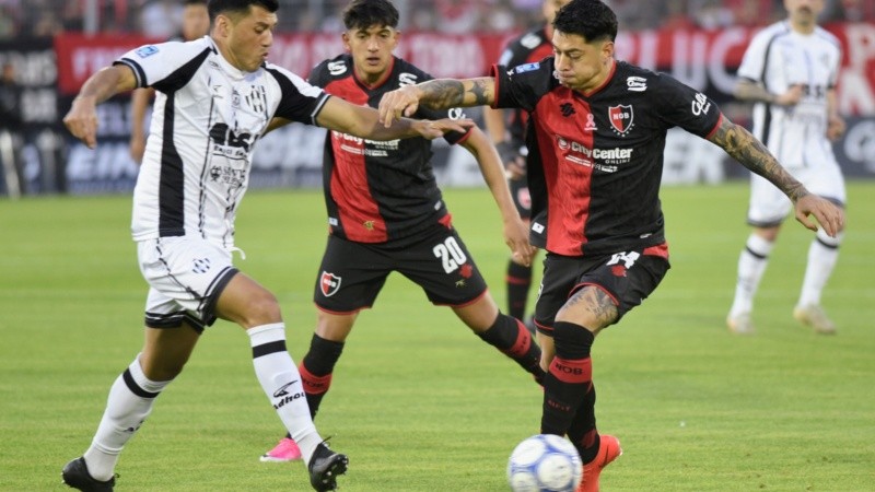 Franco Escobar volvió a ser titular como lateral izquierdo.