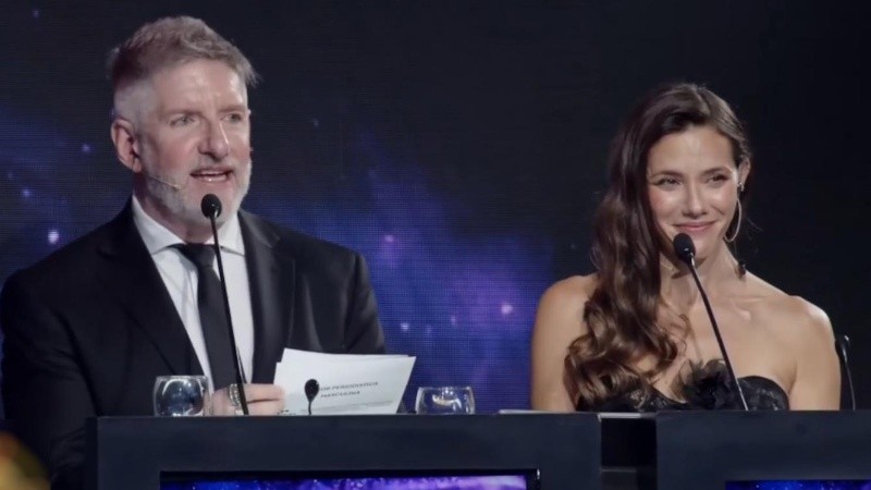 Luis Novaresio y Luciana Rubinska condujeron los Premios Martín Fierro de Radio 2026 (captura de video)