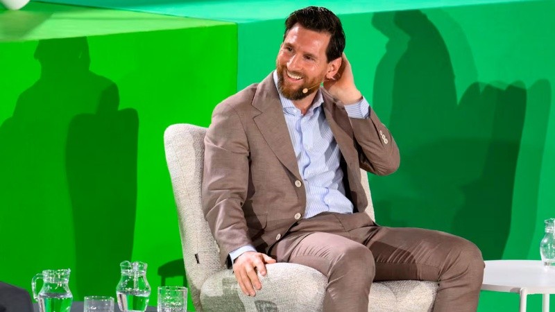 Messi en Oviedo. Foto: EFE.