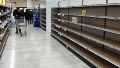 La interrupción del transporte complica el abastecimiento de los supermercados (EFE).