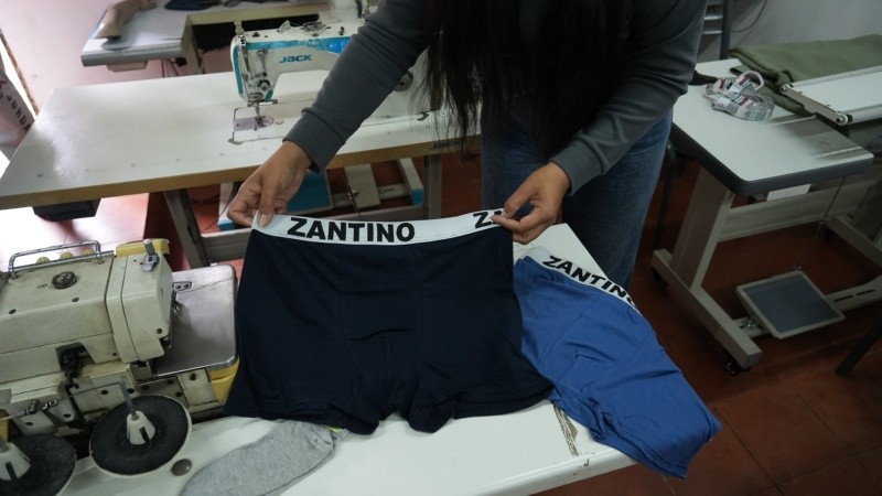 Hacen remeras, boxers, guardapolvos, camperas y confecciones a pedido.