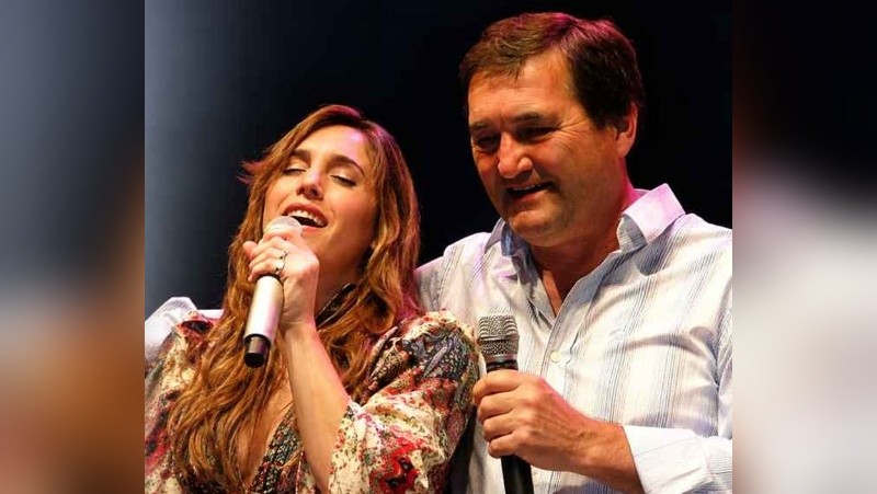 El hombre que creyó en sus sueños: Soledad junto a su papá, Omar.&nbsp;