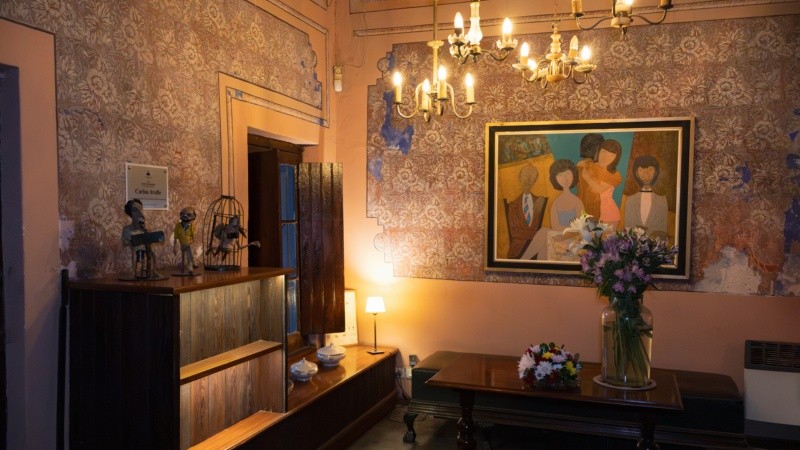 El recibidor de Refinería, con la decoración y el estilo tradicional que aún se preservan en el restaurante.