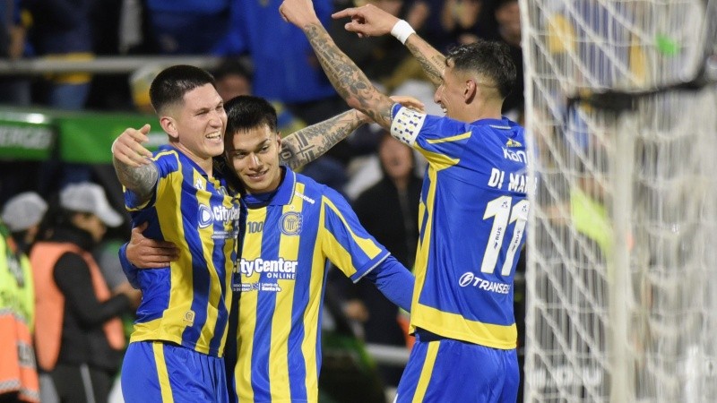 Di María pide ovación para Ibarra en su gol. Dos de los emblemas del eequipo (Fotobaires).