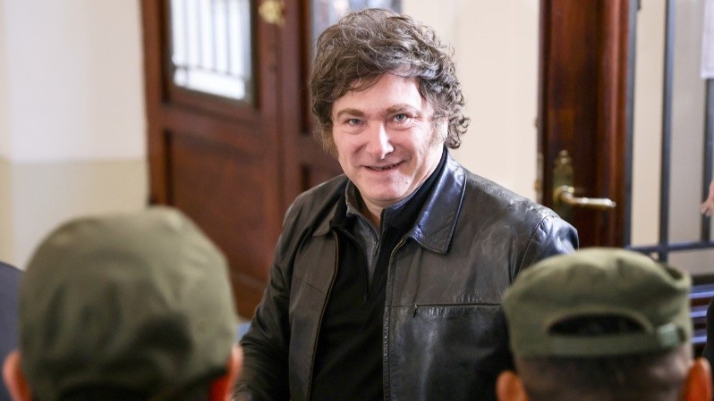 Javier Milei vota en las elecciones legislativas de 2025