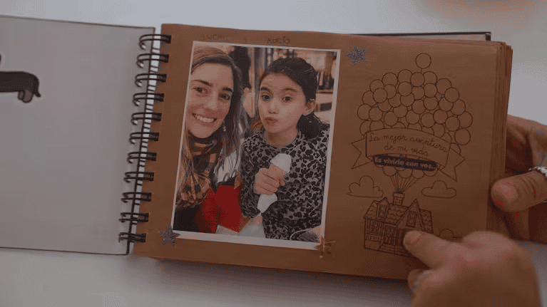 &nbsp;El recuerdo de la primera salida juntas a tomar un helado. (Captura de pantalla VideLab)