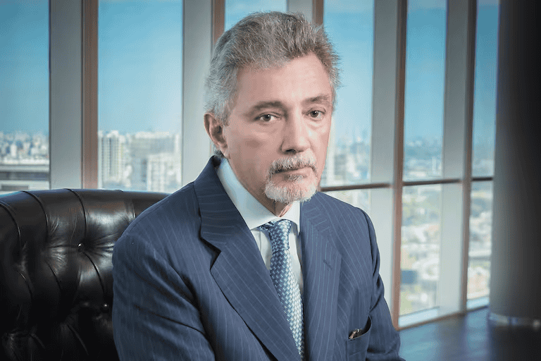 &nbsp;Su participación accionaria en la entidad llegó al 16,68% hasta 2020, año en que dejó su cargo como director financiero, aunque continuó como accionista.