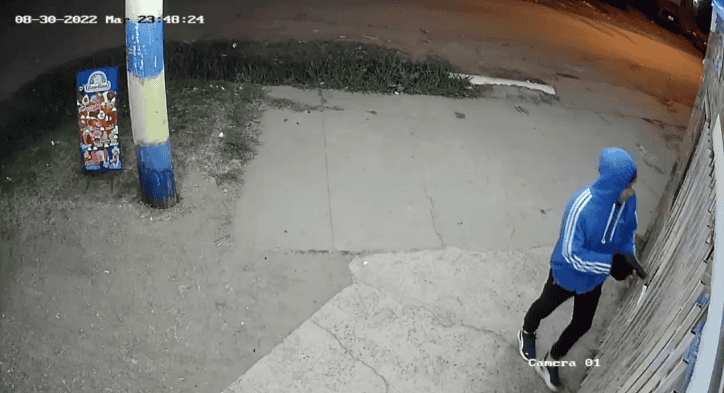 Una cámara captó el ataque en el mini de Cullen.