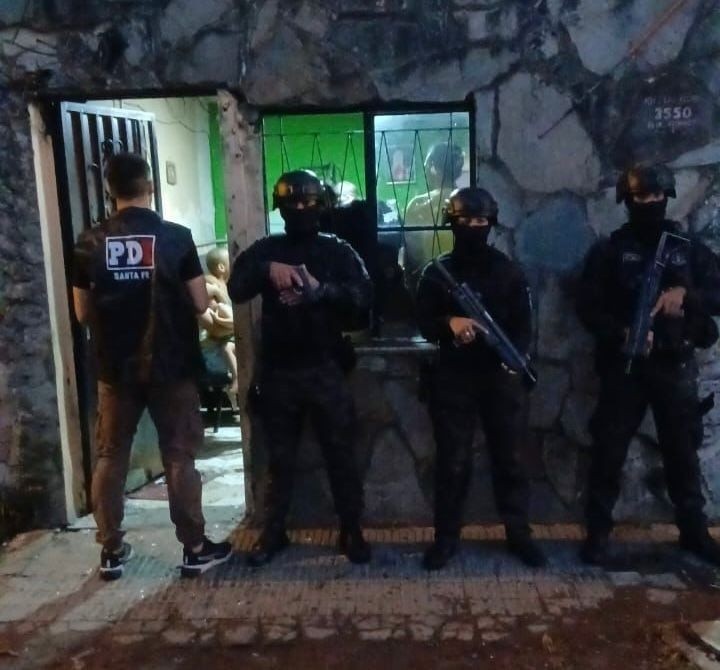 El allanamiento en pasaje Las Flores.