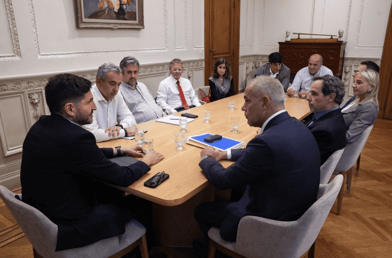 &nbsp;Pullaro junto a los camaristas (a la derecha) Gustavo Salvador, Javier Beltramone y Gabriela Sansó