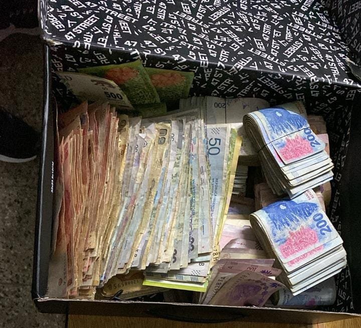 El dinero incautado a la gavilla del dealer Cráneo.