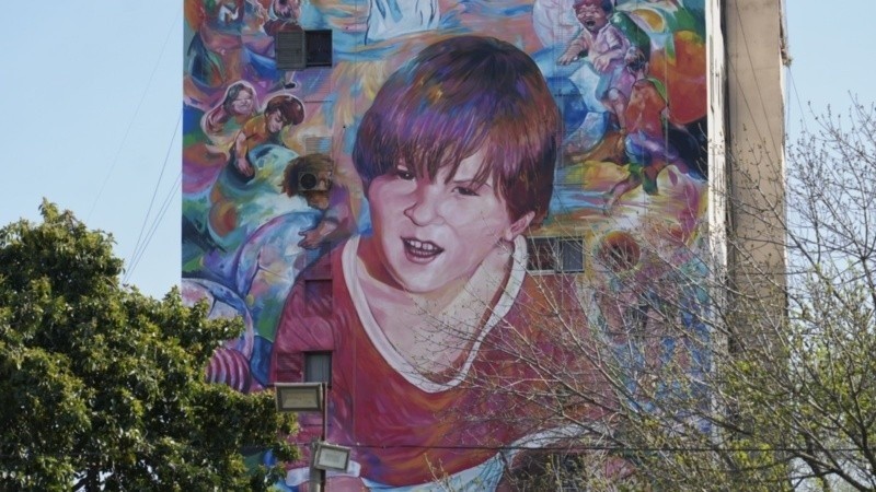 Mural de Messi frente al club Abanderado Grandoli, en zona sur. (Foto: Alan Monzón/Rosario3)&nbsp;