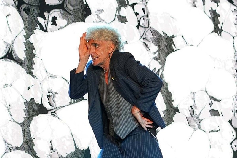 Favio Posca presenta Transensual este sábado en el Teatro Astengo, con su habitual combinación de humor, música y personajes.&nbsp;